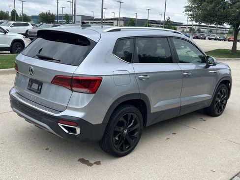 Certified 2023 Volkswagen Taos SE w/ Panoramic Sunroof Package FWD image 10