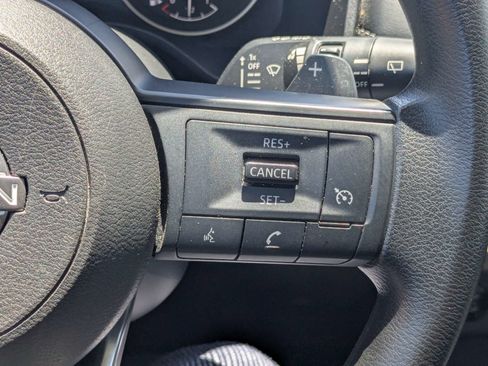 Used 2024 Nissan Rogue S AWD/4WD image 25