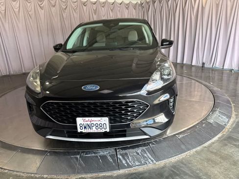 Used 2021 Ford Escape SE FWD image 2
