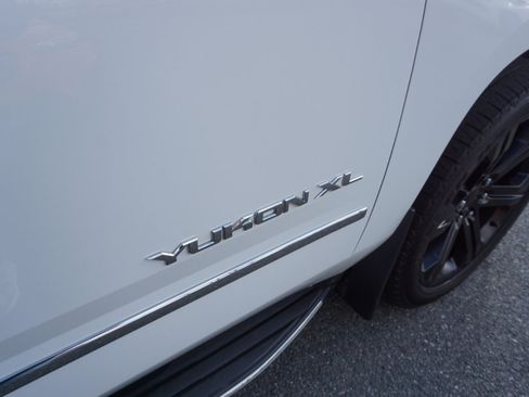 Used 2018 GMC Yukon XL SLT w/ Premium Edition image 6