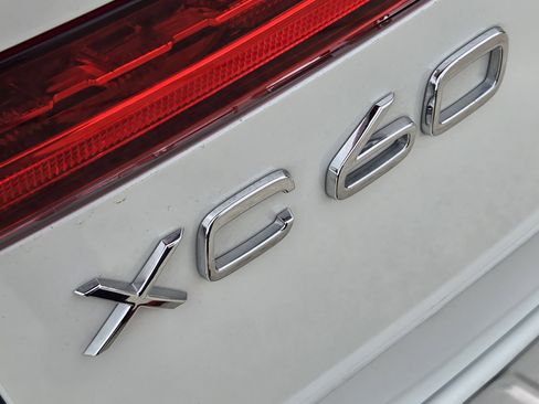 Used 2023 Volvo XC60 B5 Ultimate w/ Climate Package image 18