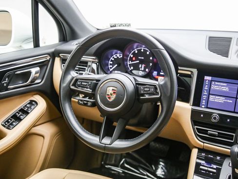 Certified 2023 Porsche Macan AWD/4WD image 19