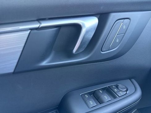 Used 2025 Buick Enclave Preferred FWD image 27