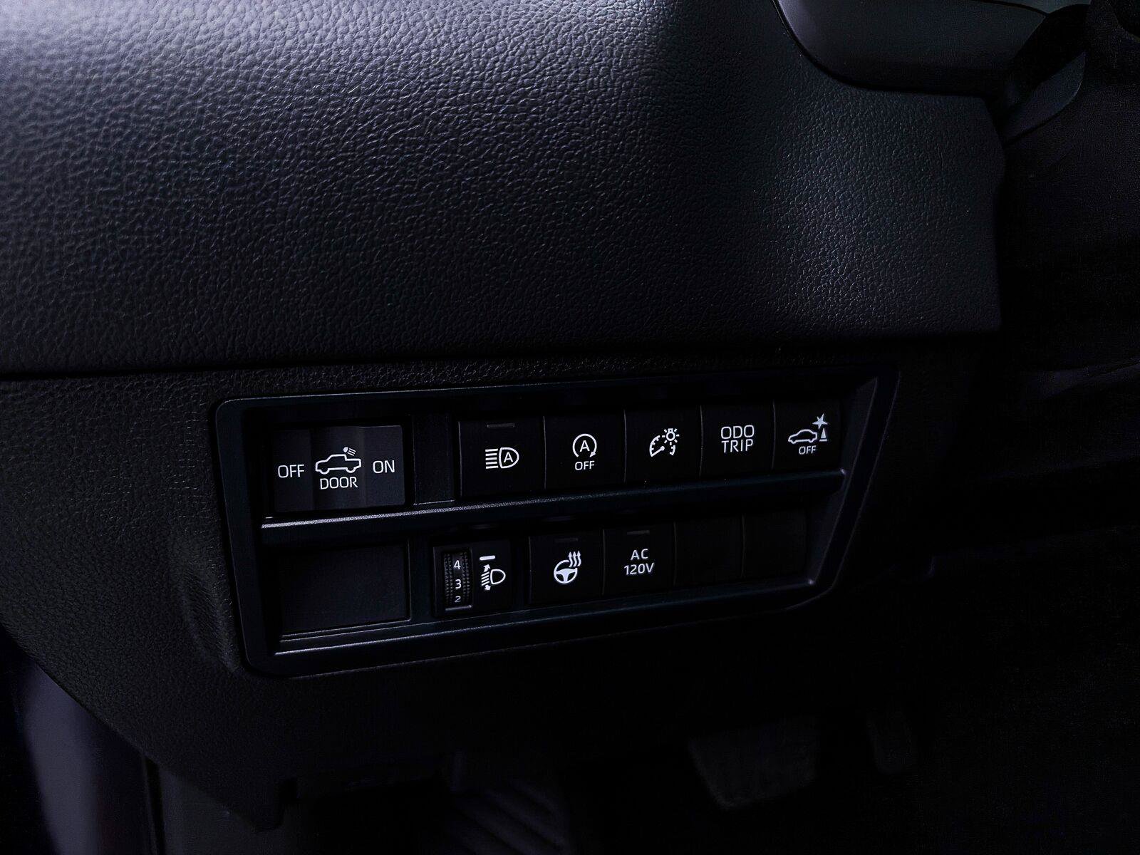 Used 2025 Toyota Tundra Limited AWD/4WD image 6