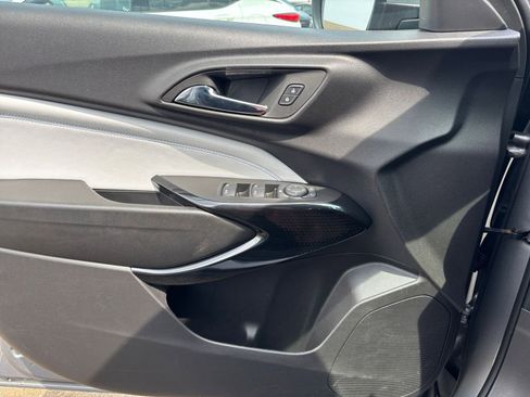 Used 2025 Chevrolet Trax LT FWD image 18