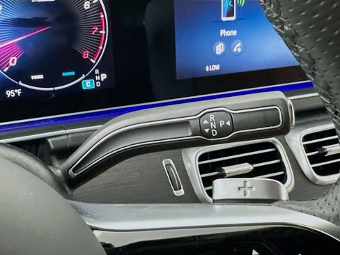 Used 2025 Mercedes-Benz GLS 450 4MATIC image 19
