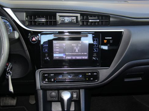 Used 2017 Toyota Corolla LE image 16