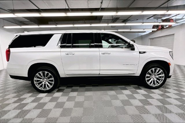 Used 2023 GMC Yukon XL Denali w/ Advanced Technology Package AWD/4WD image 16