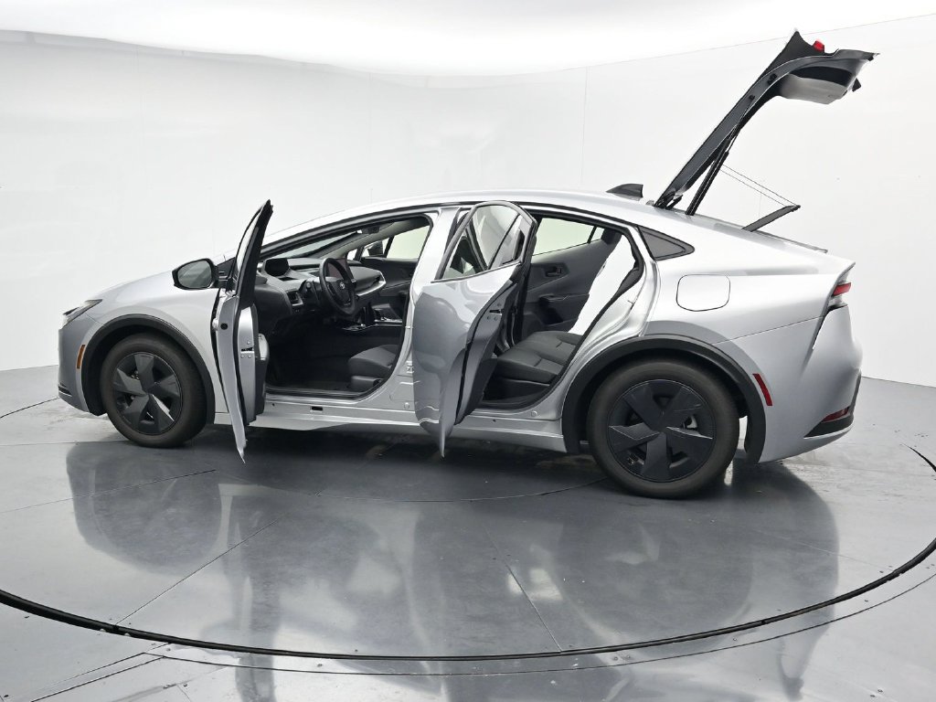 Used 2026 Toyota Prius LE FWD image 28