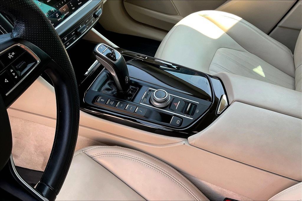 Used 2022 Maserati Levante Modena AWD/4WD image 17
