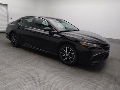 Used 2022 Toyota Camry SE FWD image 11