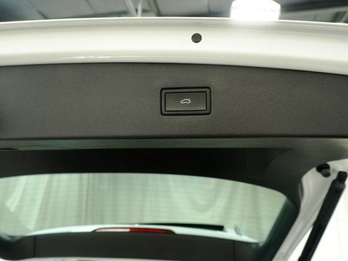 Used 2024 Volkswagen Tiguan SE R-Line AWD/4WD image 6