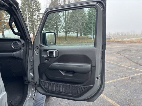 Used 2023 Jeep Wrangler Sahara w/ Cold Weather Group image 13