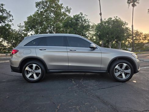 Used 2019 Mercedes-Benz GLC 300 w/ Premium Package image 4