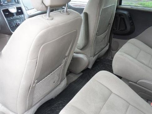 Used 2010 Chrysler Town & Country Limited w/ Entertainment Group #3 image 17