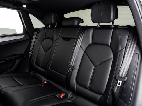 Certified 2026 Porsche Macan AWD/4WD image 29