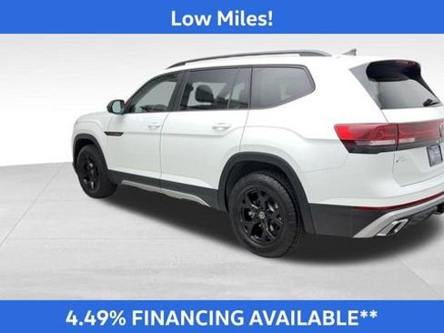 Certified 2025 Volkswagen Atlas Peak Edition SE image 4