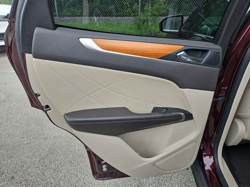 Used 2019 Lincoln MKC Select w/ Select Plus Package image 11