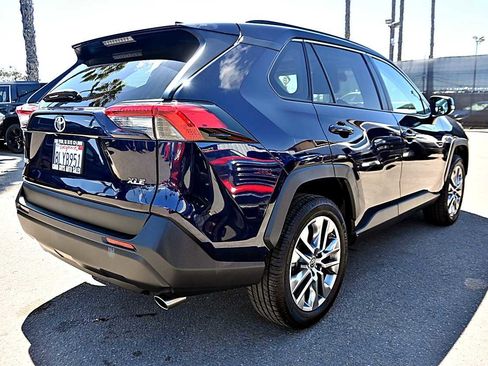 Used 2019 Toyota RAV4 XLE Premium w/ Carpet Mat Package FWD image 7