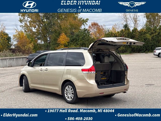 Used 2014 Toyota Sienna XLE FWD image 24