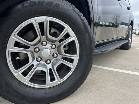 Used 2023 Jeep Wagoneer L 4WD w/ Rear Seat Video Group 1 image 13