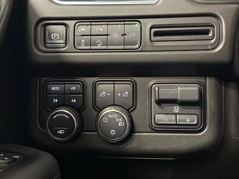 Used 2021 Chevrolet Tahoe Z71 w/ Z71 Off-Road Package image 14