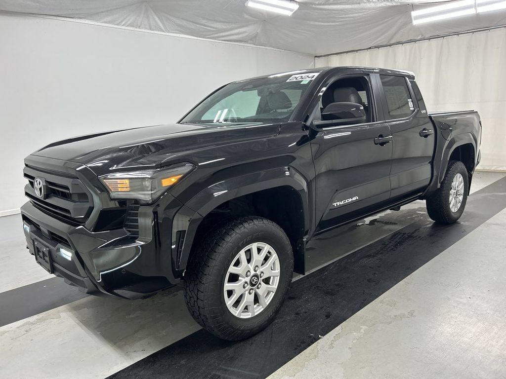 Used 2024 Toyota Tacoma SR5 AWD/4WD image 5