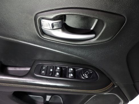 Used 2020 Jeep Compass Limited FWD image 8