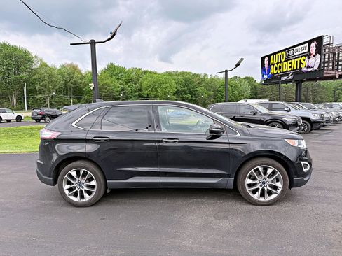 Used 2018 Ford Edge Titanium w/ Equipment Group 301A AWD/4WD image 10