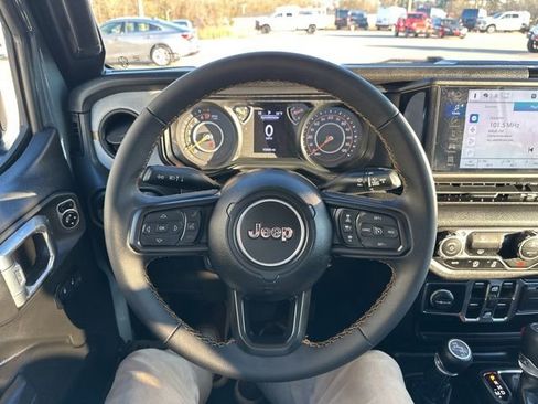 Used 2024 Jeep Gladiator Sport image 12