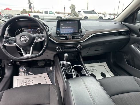 Used 2024 Nissan Altima 2.5 SV FWD image 13