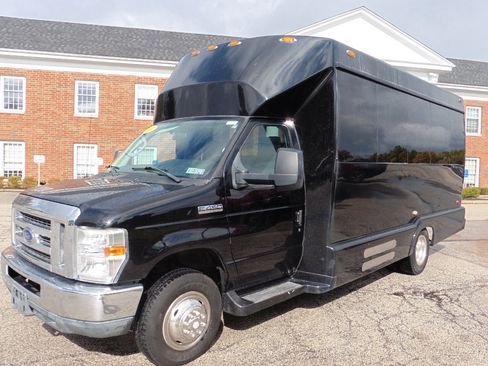 Used 2011 Ford E-450 and Econoline 450 Super Duty w/ Shuttle Bus Prep Pkg image 7