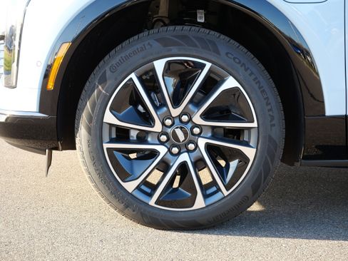 Used 2026 Cadillac Optiq Sport 1 w/ LPO, Floor Liner Package AWD/4WD image 13