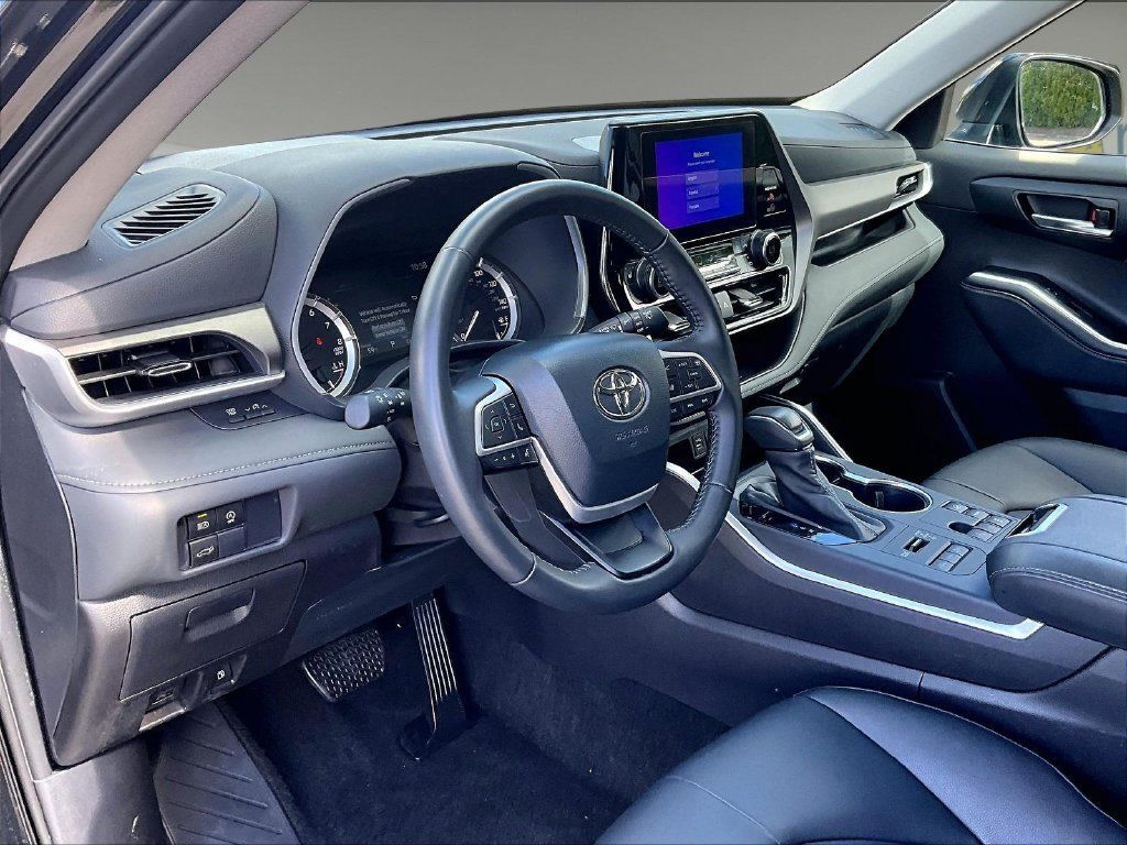 Used 2026 Toyota Highlander XLE AWD/4WD image 8