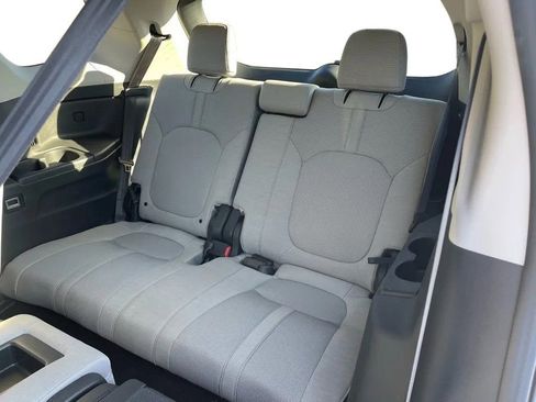 Used 2023 Honda Pilot LX image 17