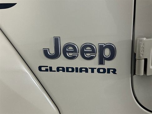 Used 2020 Jeep Gladiator Overland image 28