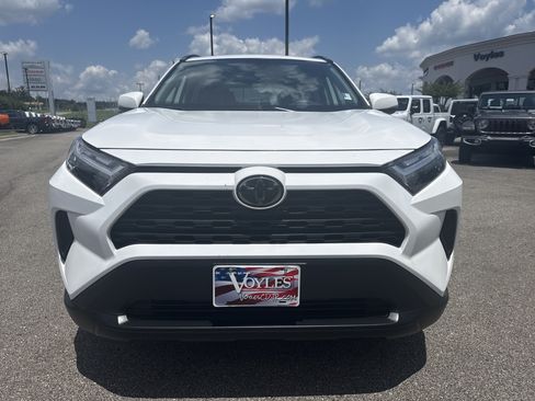 Used 2024 Toyota RAV4 XLE AWD/4WD image 2