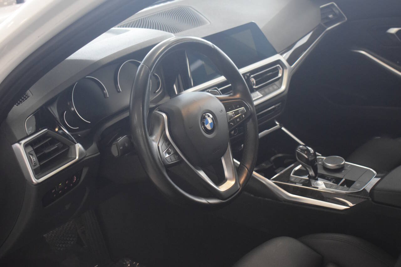 Used 2019 BMW 330i Sedan w/ Driving Assistance Package RWD image 37