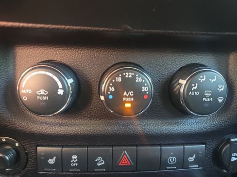 Used 2017 Jeep Wrangler Unlimited Sahara AWD/4WD image 16