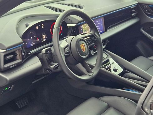 Used 2025 Porsche Macan Electric image 4