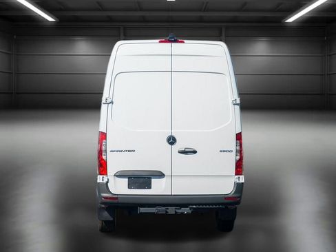 Used 2024 Mercedes-Benz Sprinter 2500 image 4
