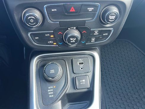 Used 2021 Jeep Compass Latitude image 22