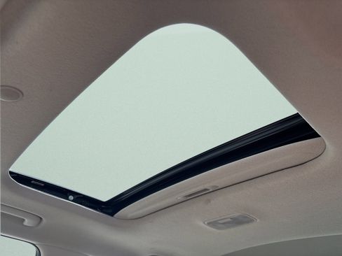 Used 2025 Hyundai Venue SEL FWD image 13