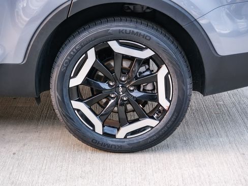 Used 2024 Kia Telluride S FWD image 9