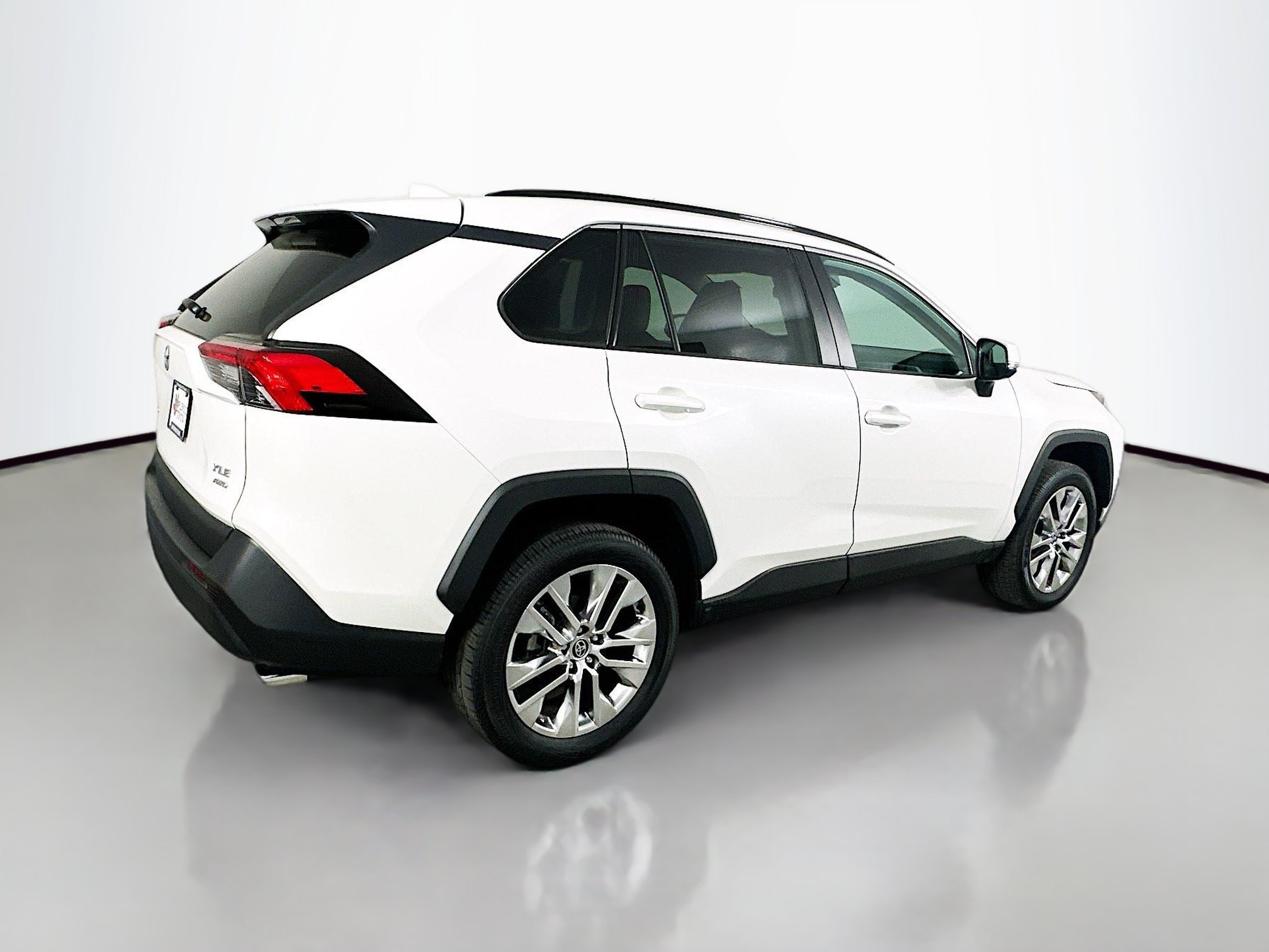 Certified 2021 Toyota RAV4 XLE Premium AWD/4WD image 7