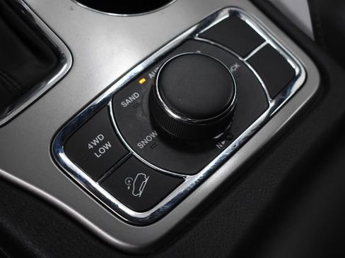 Used 2022 Jeep Grand Cherokee Limited image 27