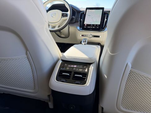 New 2026 Volvo XC90 B6 Ultra w/ Protection Package AWD/4WD image 12