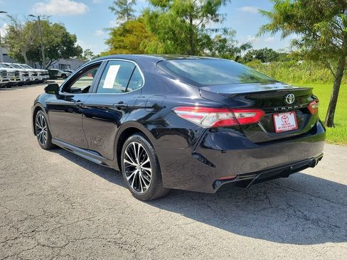 Used 2018 Toyota Camry SE FWD image 6