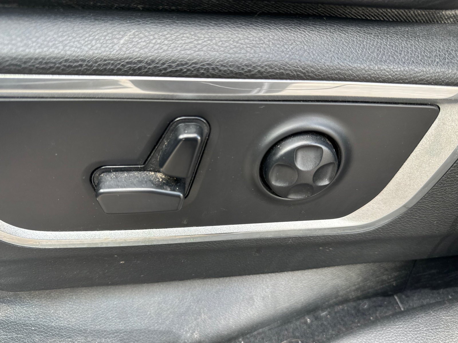 Used 2019 RAM 1500 Laramie RWD image 10