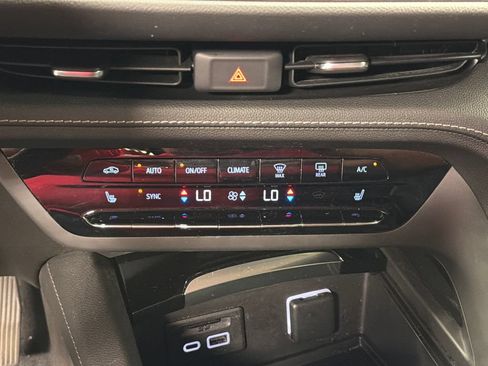 Used 2022 Buick Envision Essence w/ Technology Package I FWD image 36